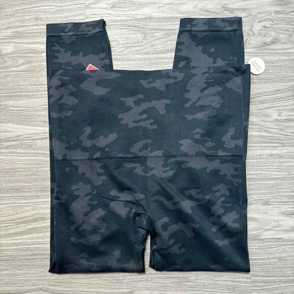 SPANX Cropped Legging NWT - Picture 2 of 6